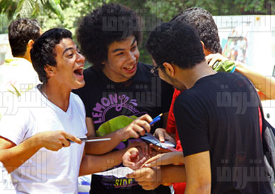 فرحة الطلاب عقب امتحان الجبر والهندسة - تصوير: محمد الميموني